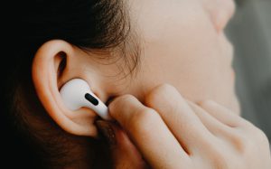 Apple AirPods Pro 2 moći će služiti kao slušna pomagala nakon odobrenja FDA