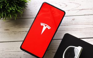 Tesla izbacuje vlastiti pametni telefon