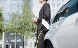 Stanovnici Berlina sada mogu puniti svoje električne automobile na stupovima javne rasvjete