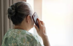 Upoznajte Daisy: AI baka koja prevarante drži na vezi